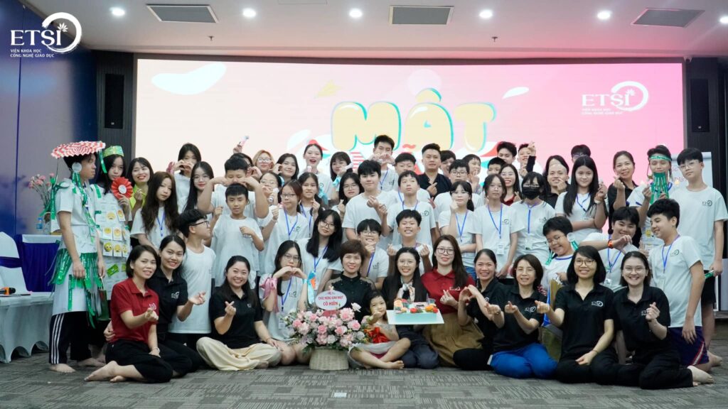 NHỮNG CẢM XÚC ĐẶC BIỆT TẠI LỄ TỔNG KẾT MẬT MÃ TUỔI TEEN K12